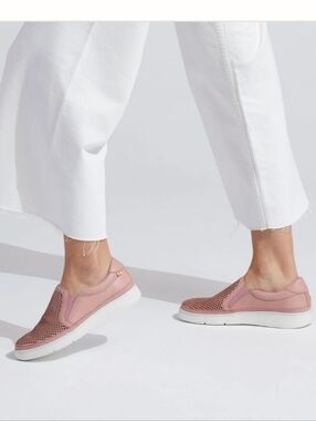 Samuel Hubbard Featherlight Laguna Slip-On Sneaker Size 7.5M Light Rose Leather